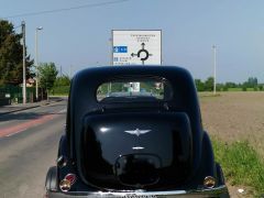 Louer une RENAULT Novaquatre  de de 1938 (Photo 4)