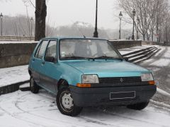 Louer une RENAULT Super 5 de 1987 (Photo 1)