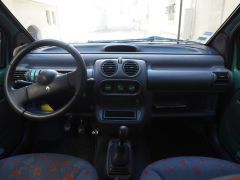 Louer une RENAULT Twingo de de 1993 (Photo 4)