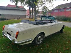 Louer une ROLLS ROYCE Corniche 225CV de de 1975 (Photo 2)