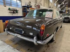 Louer une ROLLS ROYCE Corniche  de de 1972 (Photo 4)