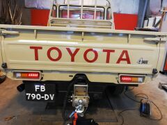 Louer une TOYOTA HJ45 de de 1979 (Photo 4)