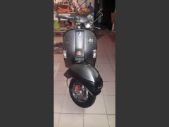 Louer une VESPA PX 200 de de 2004 (Photo 2)