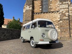 Louer une VOLKSWAGEN Combi T2A de de 1971 (Photo 2)