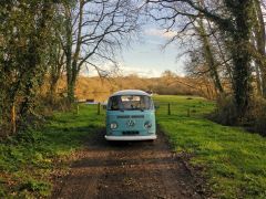 Louer une VOLKSWAGEN Combi T2A de de 1971 (Photo 2)