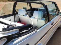 Louer une VOLKSWAGEN Golf 1 Cabriolet de de 1988 (Photo 4)