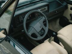 Louer une VOLKSWAGEN Golf 1 de de 1992 (Photo 3)